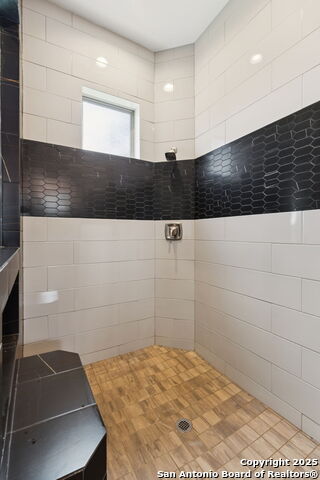 Image 22 of 40 For 7142 Bluff Run