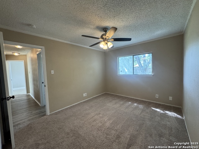 Listing photo id 10 for 6203 Valley Knight
