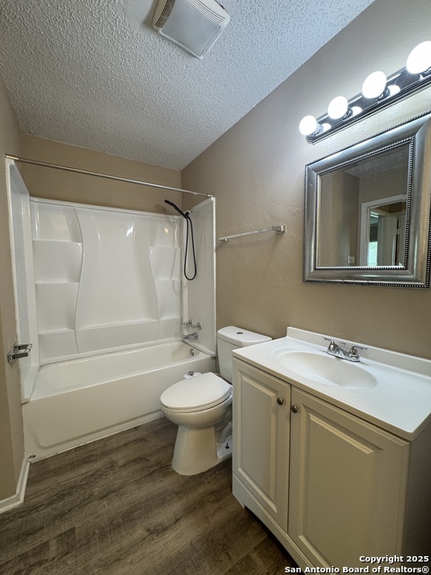 Listing photo id 11 for 6203 Valley Knight