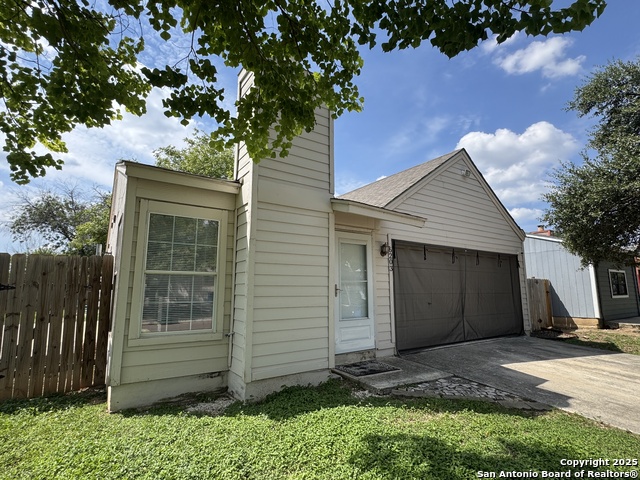 Listing photo id 1 for 6203 Valley Knight
