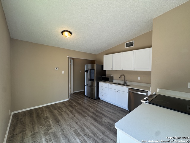 Listing photo id 2 for 6203 Valley Knight