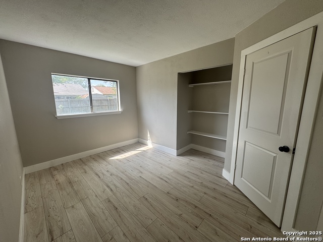Listing photo id 6 for 6203 Valley Knight