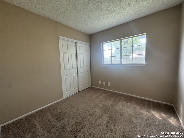 Listing photo id 7 for 6203 Valley Knight