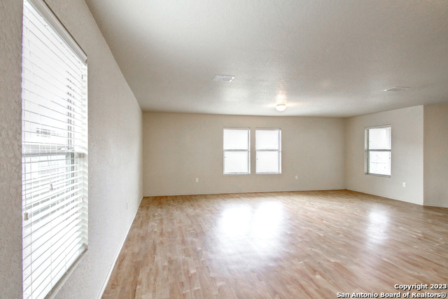 Listing photo id 5 for 7515 Whispine
