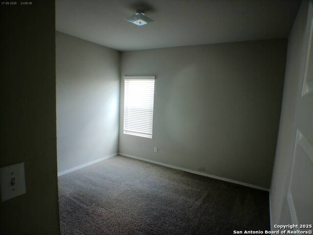 Listing photo id 4 for 5030 Sandstone