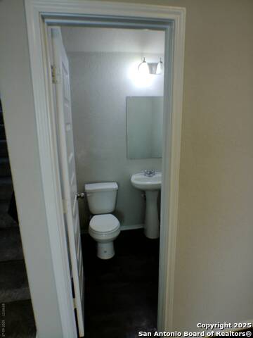 Listing photo id 6 for 5030 Sandstone