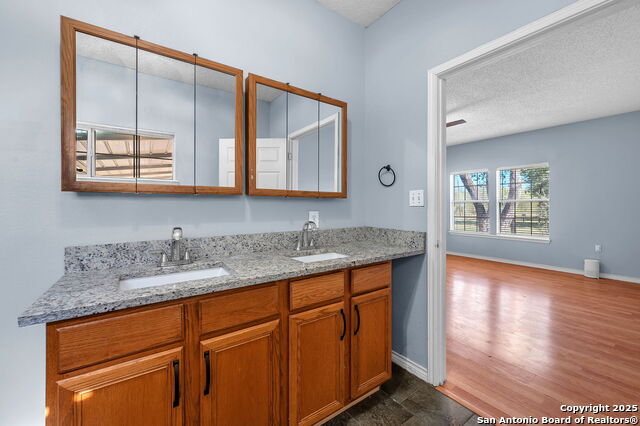 Listing photo id 17 for 3557 Fm 1346