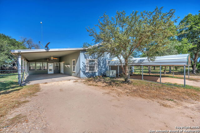 Listing photo id 1 for 3557 Fm 1346
