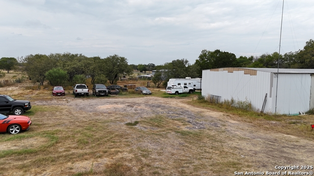 Listing photo id 35 for 3557 Fm 1346