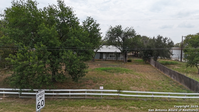 Listing photo id 38 for 3557 Fm 1346