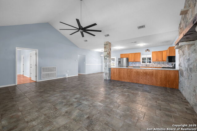Listing photo id 6 for 3557 Fm 1346