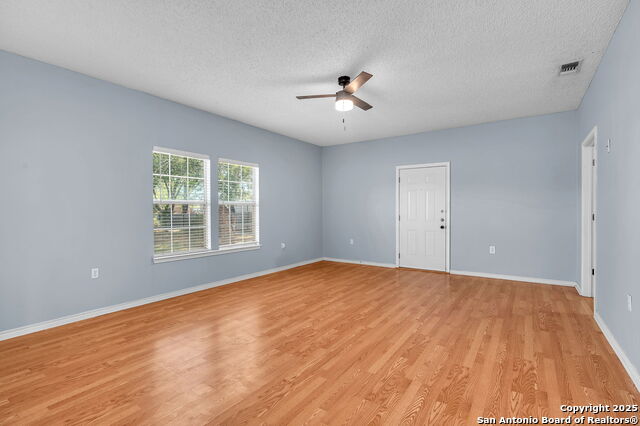 Listing photo id 7 for 3557 Fm 1346