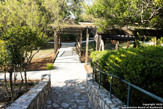 Listing photo id 18 for 100 Riverhill