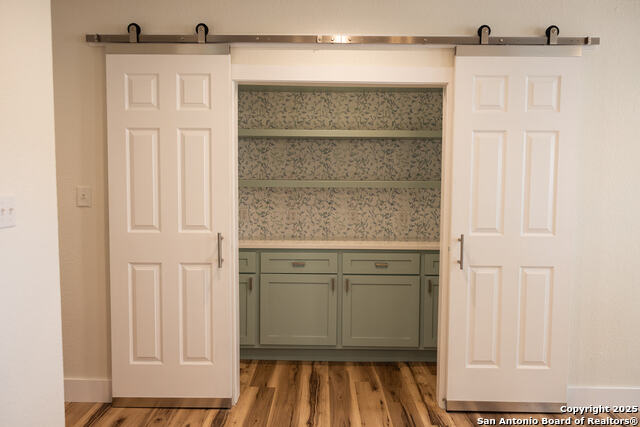 Listing photo id 3 for 100 Riverhill