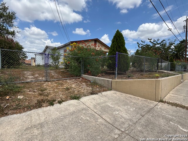 Listing photo id 7 for 147 Wainwright
