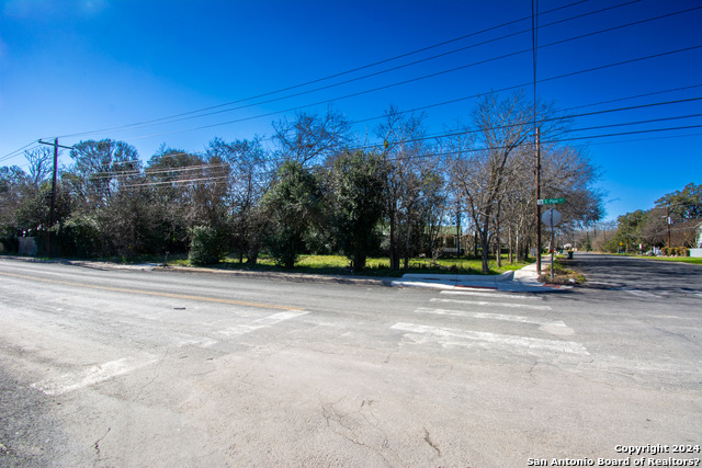 Listing photo id 2 for 314 Plant Ave S
