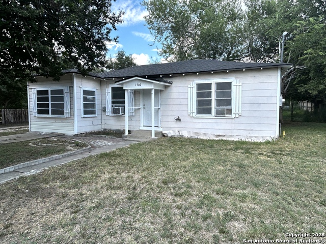 Details for 1506 Avenue E N, Beeville, TX 78102