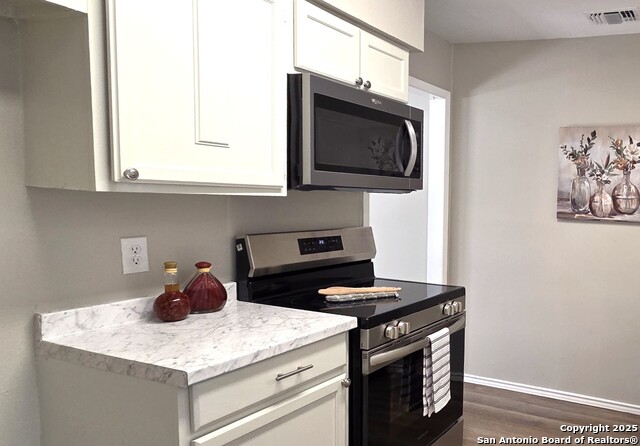 Image 4 of 15 For 3529 Cliffside