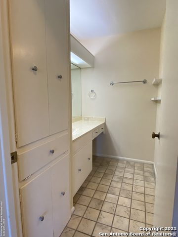 Listing photo id 10 for 7714 Hartman