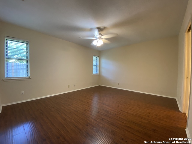 Listing photo id 12 for 7714 Hartman