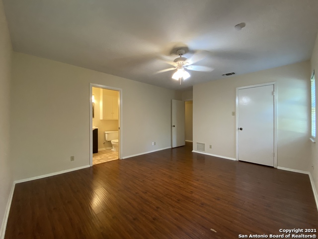 Listing photo id 13 for 7714 Hartman