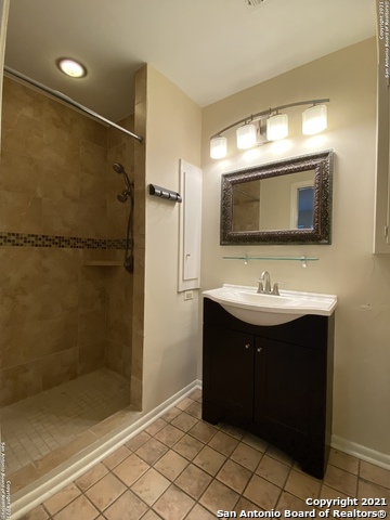 Listing photo id 14 for 7714 Hartman
