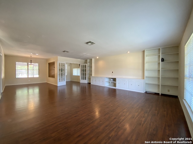 Listing photo id 2 for 7714 Hartman