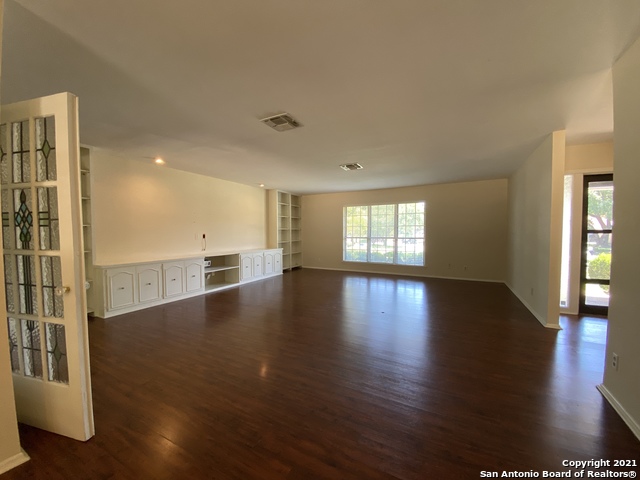 Listing photo id 3 for 7714 Hartman