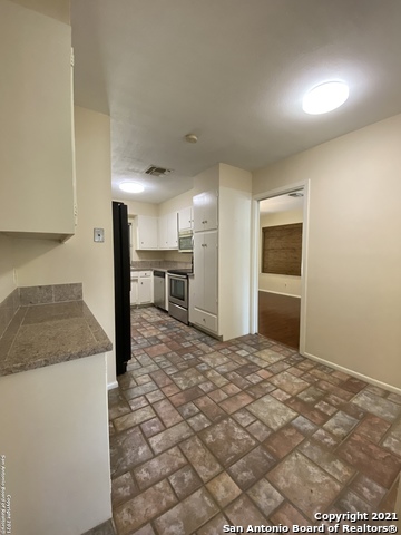 Listing photo id 5 for 7714 Hartman