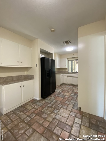 Listing photo id 6 for 7714 Hartman