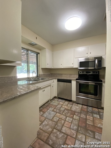 Listing photo id 7 for 7714 Hartman