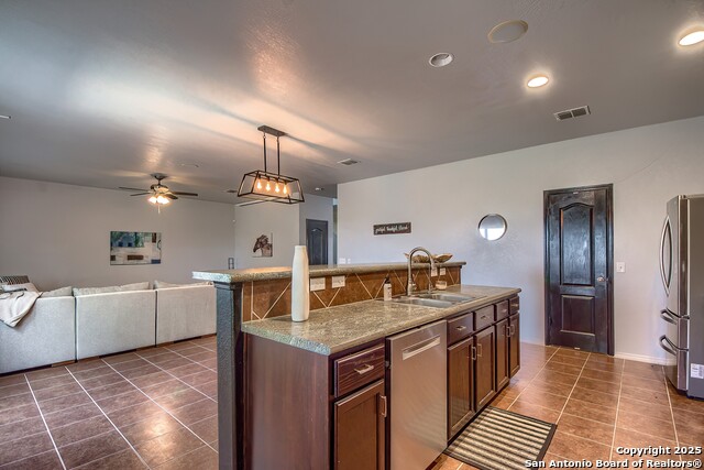 Image 14 of 37 For 572 Stonebrook