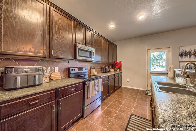 Image 15 of 37 For 572 Stonebrook