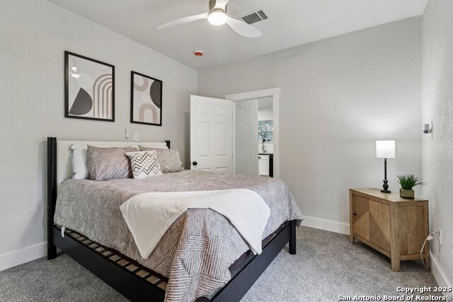 Image 32 of 44 For 1119 Huisache W