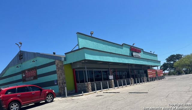 Listing photo id 0 for 1502 Bandera