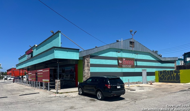 Listing photo id 4 for 1502 Bandera