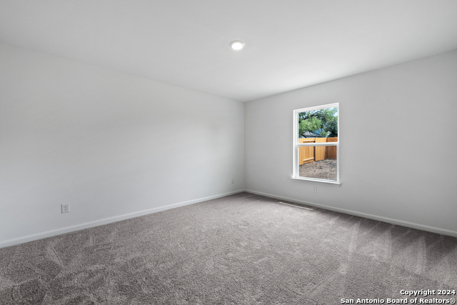 Listing photo id 8 for 15118 Waterow View