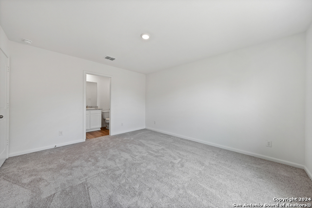 Listing photo id 9 for 15118 Waterow View