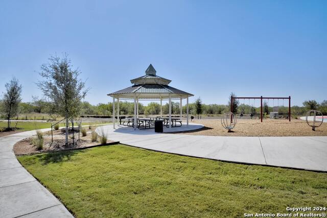 Listing photo id 14 for 15118 Waterow View