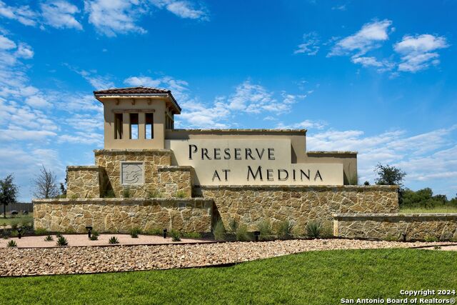 Listing photo id 0 for 15118 Waterow View