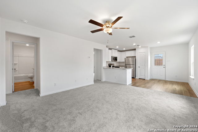 Listing photo id 3 for 15118 Waterow View