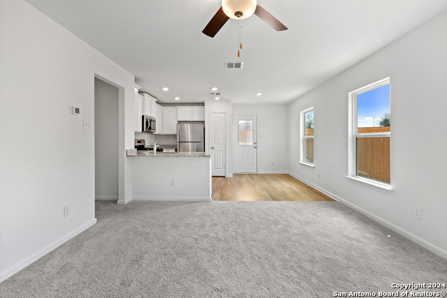 Listing photo id 4 for 15118 Waterow View