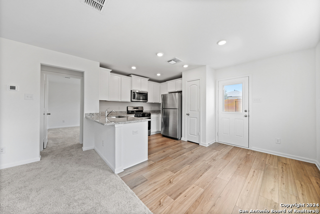 Listing photo id 5 for 15118 Waterow View