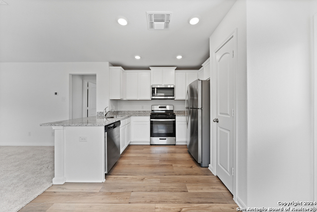 Listing photo id 6 for 15118 Waterow View