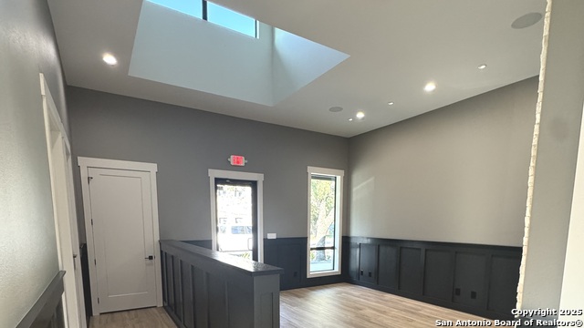 Listing photo id 1 for 1022 River Rd  8a