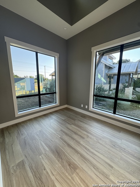 Listing photo id 2 for 1022 River Rd  8a