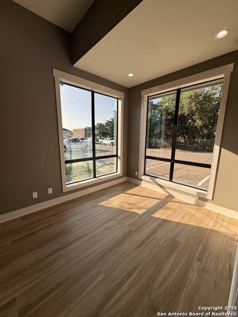 Listing photo id 3 for 1022 River Rd  8a