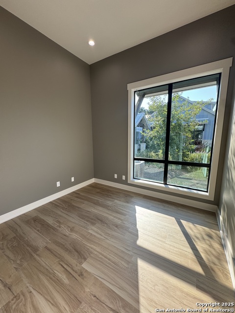 Listing photo id 4 for 1022 River Rd  8a