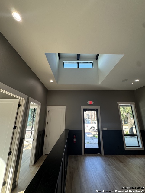 Listing photo id 5 for 1022 River Rd  8a