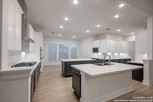 Listing photo id 11 for 516 Caliban